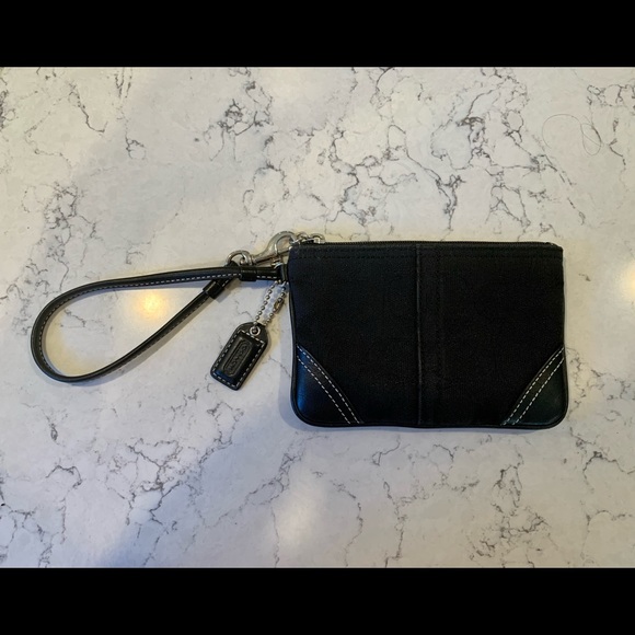Coach wristlet and dust bag - Picture 3 of 3
